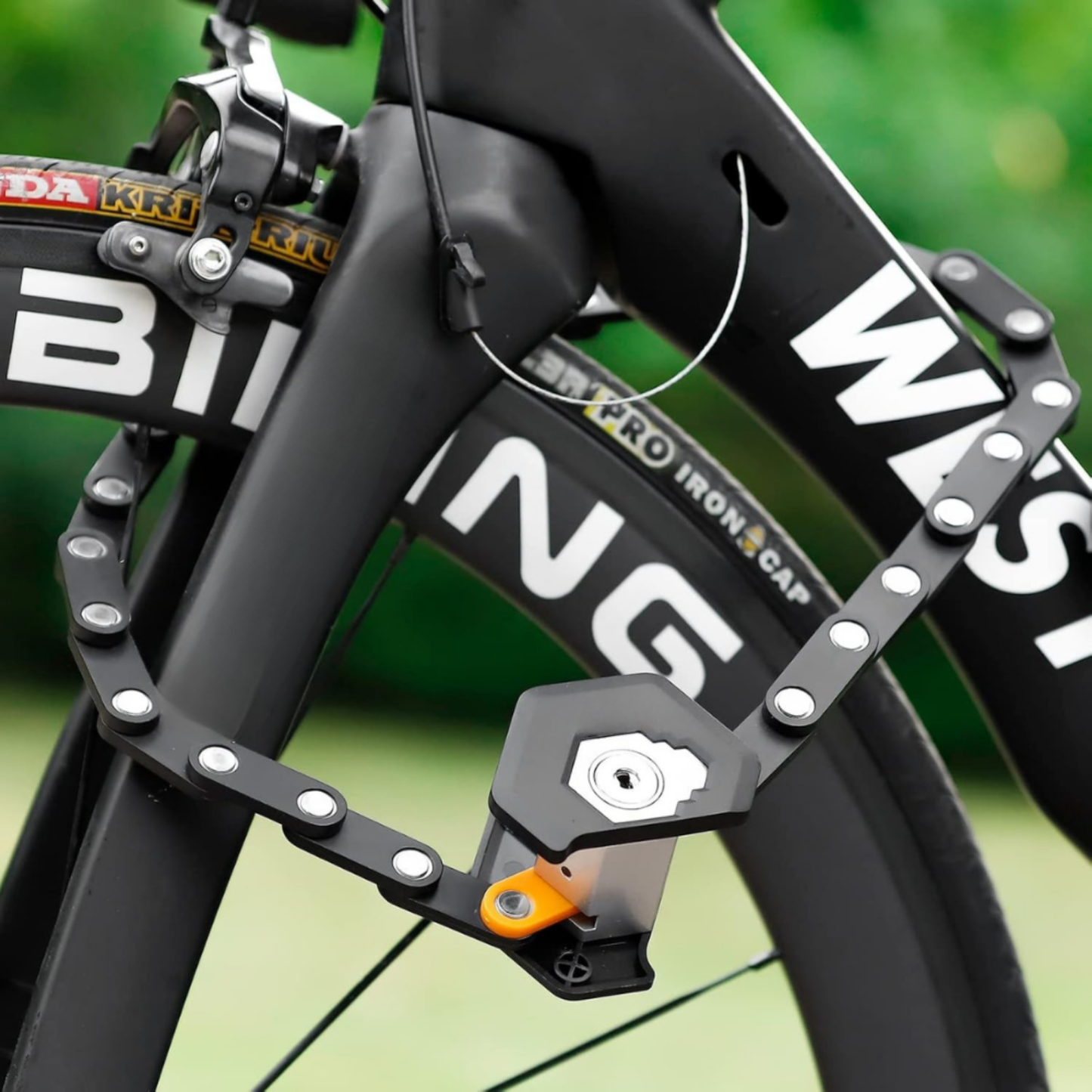 TitanGuard Pro – O Cadeado Dobrável de Bicicleta Definitivo